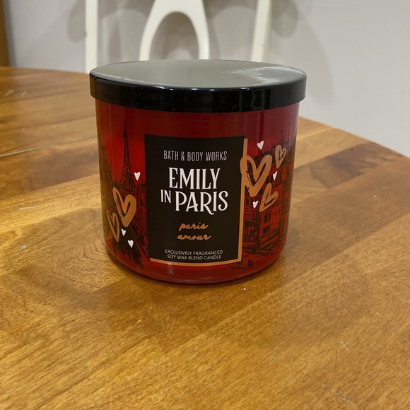 NWT.  Bath & Body Works, 3-wick candle. - Picture 9 of 10